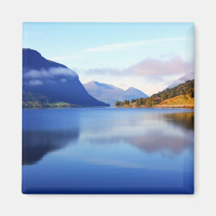 Scandinavian beauty magnet