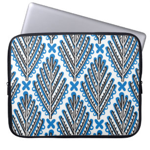 Scandinavian Folk Art: Floral Retro Design Laptop Sleeve