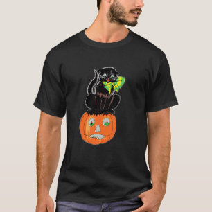 Scary Black Cat Sitting On A Jackolantern On Hallo T-Shirt
