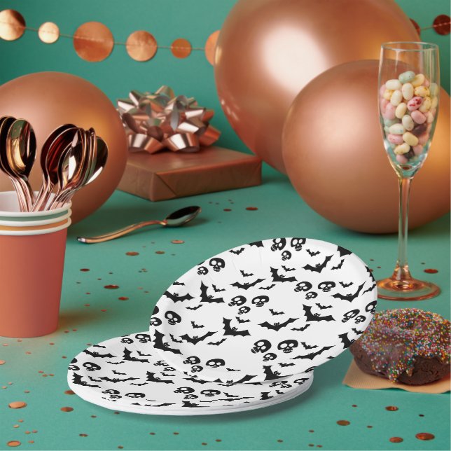 scary funny black skull and bats paper plate (Multi)