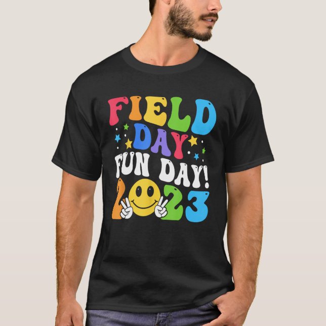 School Field Day Fun Day Groovy Field Day 2023 Tea T-Shirt (Front)