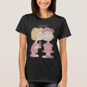 Schroeder &amp; Lucy Valentine's Day Kiss  T-Shirt