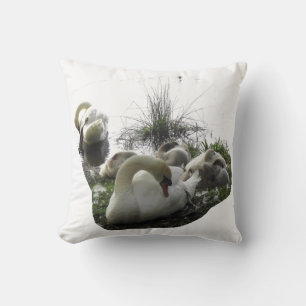 Schwanen-Familie am Morgen - Dekokissen Cushion