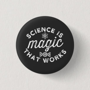 SCIENCE IS MAGIC THAT WORKS. 3 CM ROUND BADGE