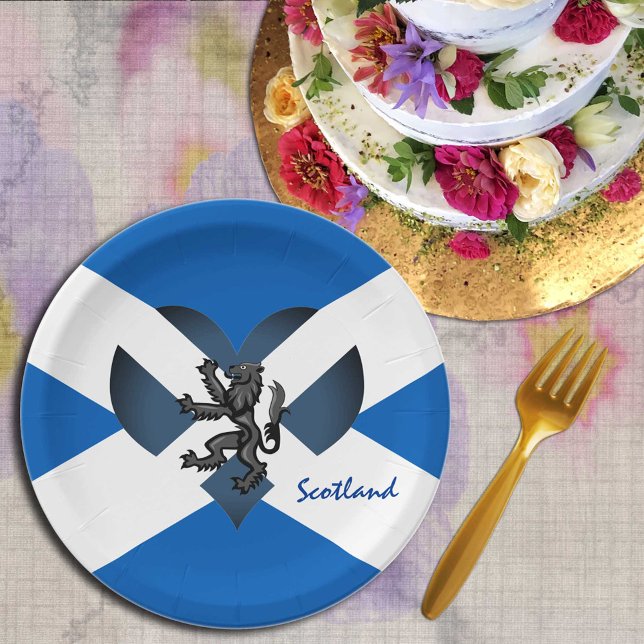 Scottish flag & Lion Heart, Scotland party /sports Paper Plate (Creator Uploaded)