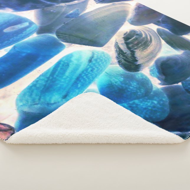 Sea oyster shell, colours changed blue to grey sherpa blanket (3/4)