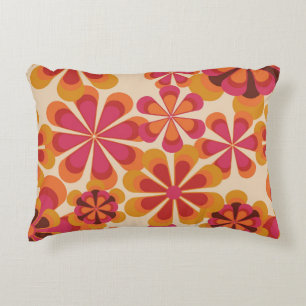 Seamless 70s retro floral pattern with vintage dai decorative cushion