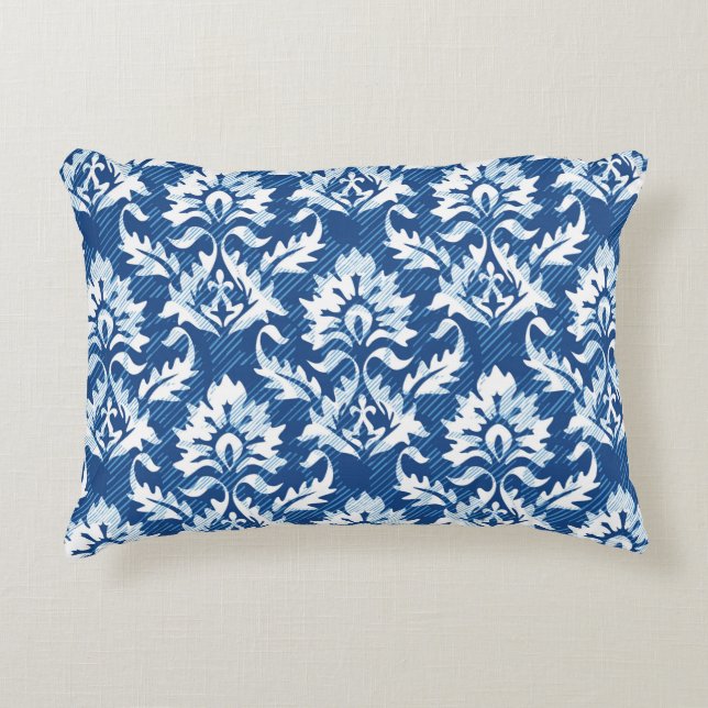 Seamless damask pattern decorative cushion (Front)