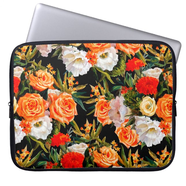 Seamless floral pattern. Roses and lisianthus on a Laptop Sleeve (Front)