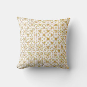 Seamless geometric pattern with intricate cushion