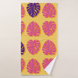 Seamless Monstera Hawaiian tropical plant design i Bath Towel