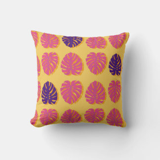 Seamless Monstera Hawaiian tropical plant design i Cushion