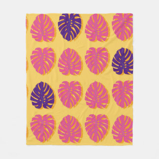 Seamless Monstera Hawaiian tropical plant design i Fleece Blanket