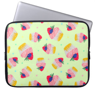Seamless pattern with a cupcake with strawberries laptop sleeve