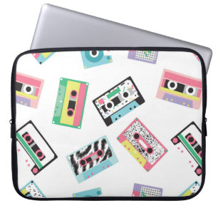 Seamless pattern with audio tapes in retro 80s sty laptop sleeve