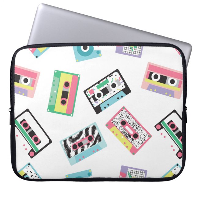 Seamless pattern with audio tapes in retro 80s sty laptop sleeve (Front)