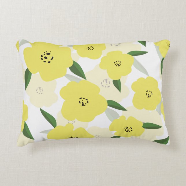Seamless pattern with bright yellow flowers backgr decorative cushion (Front)