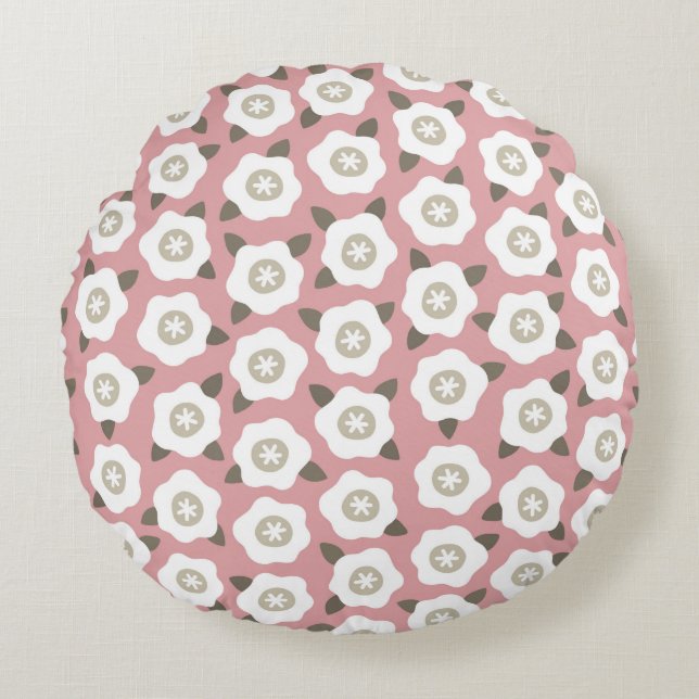 Seamless pattern with cute flowers on pink backgro round cushion (Front)