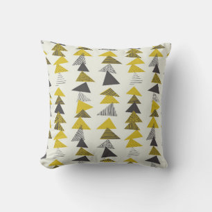 Seamless pattern with various triangles in retro s cushion