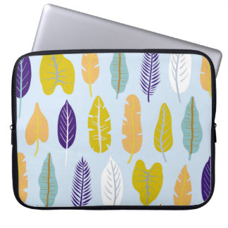 Seamless pattern with wild tropical rainforest pla laptop sleeve