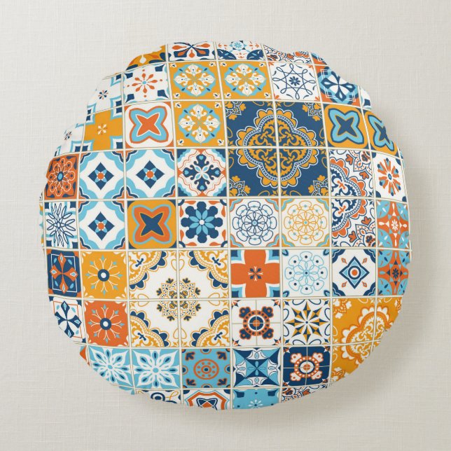 Seamless pattern with with Portuguese tiles. illus Round Cushion (Front)