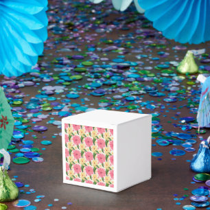 Seamless tropical floral pattern favour box
