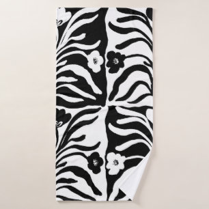 Seamless Vintage hand drawn floral a pattern with Bath Towel
