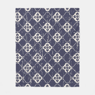 Seamless vintage worn out flower pattern backgroun fleece blanket