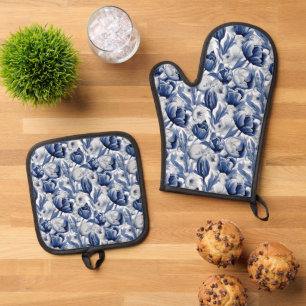 Seasonal Winter flowers tiled pattern Oven Mitt & Pot Holder Set