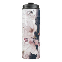SELECTIVE FOCUS PHOTOGRAPHY OF WHITE AND PINK PETA