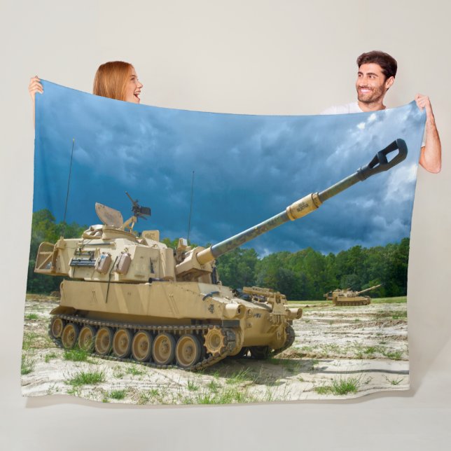 SELF-PROPELLED HOWITZER – M109 Paladin Fleece Blanket (In Situ)