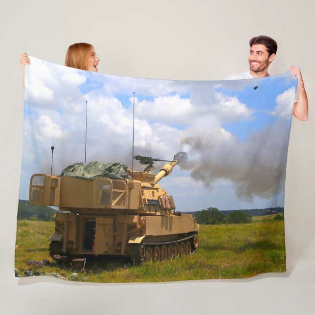 SELF-PROPELLED HOWITZER – M109 Paladin Fleece Blanket (In Situ)