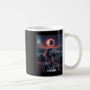 Selfie With Solar 2024 Eclipse Wearing Gles Retro Coffee Mug