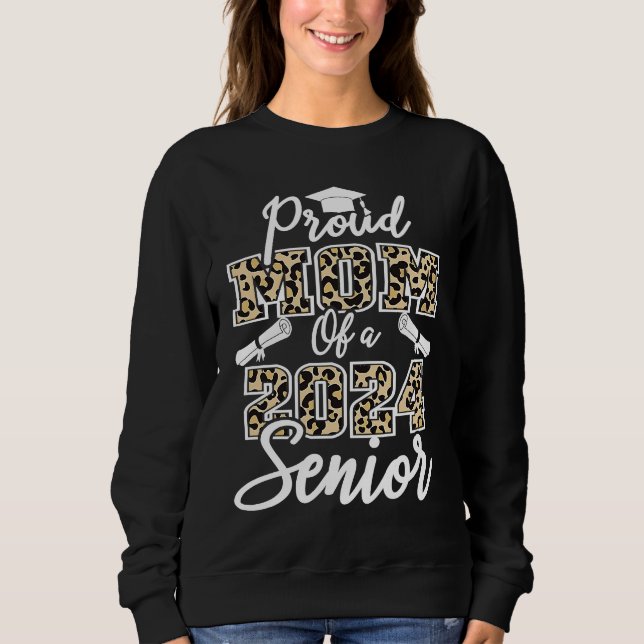 Senior Proud Mom Of A Class 2024 Leopard Heart Gra Sweatshirt (Front)