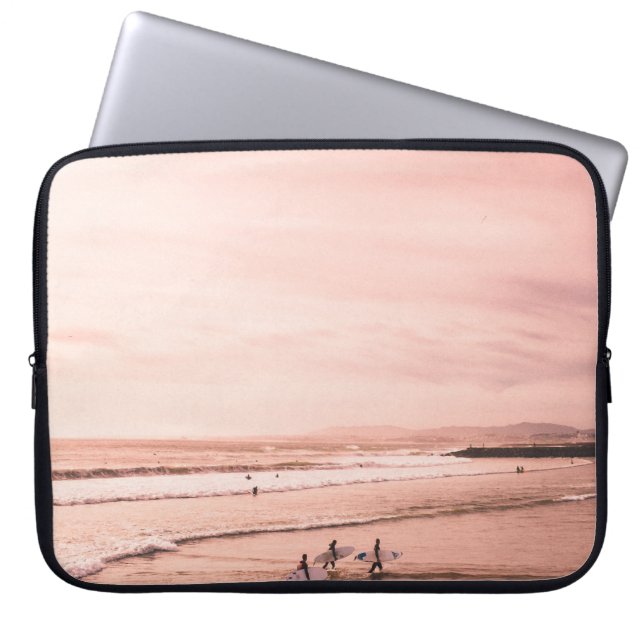 SEVERAL PEOPLE STANDING ON SEASHORE LAPTOP SLEEVE (Front)