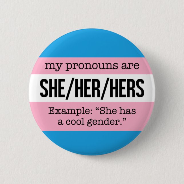She/Her Pronouns – Transgender Flag 6 Cm Round Badge (Front)