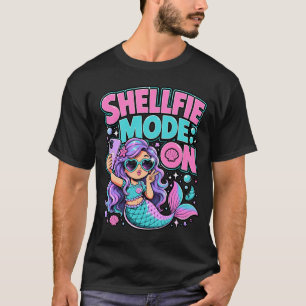 Shellfie mode on mermaid selfie ocean beach shell T-Shirt
