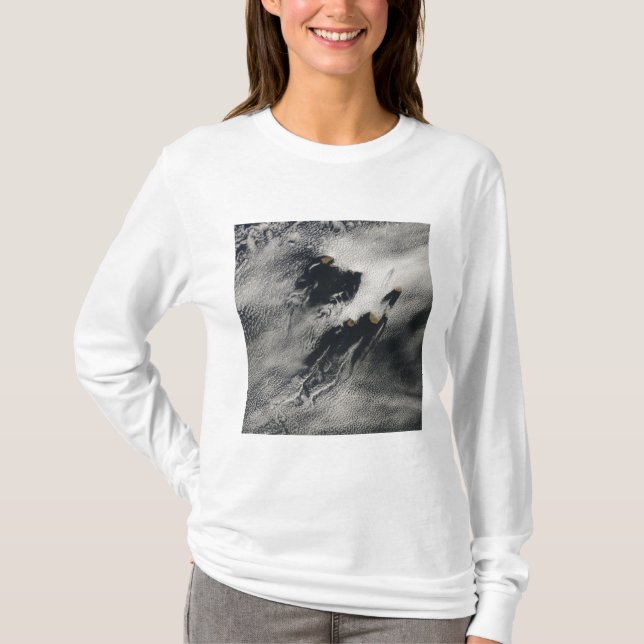 Ship-wave-shaped wave clouds and cloud vortices T-Shirt (Front)