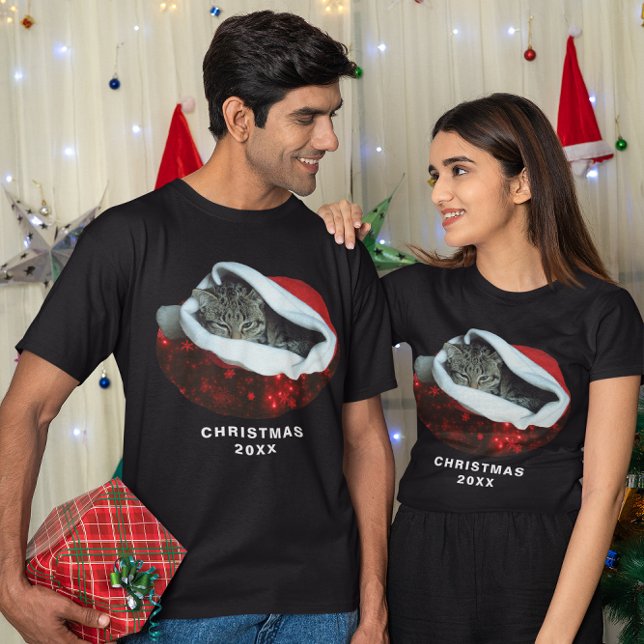 Shorthair Gray Cat Red Santa Hat Christmas Unisex  T-Shirt (Shorthair Gray Cat Red Santa Hat Christmas Unisex T-Shirt)