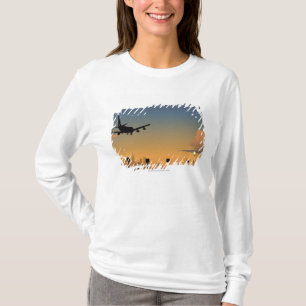 Silhouette of an aeroplane in flight T-Shirt