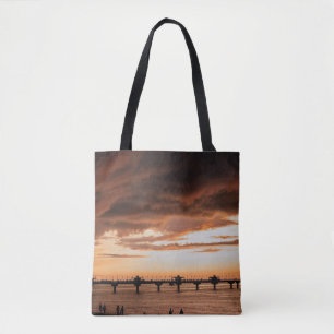 SILHOUETTE OF PEOPLE ON BEACH DURING SUNSET TOTE BAG
