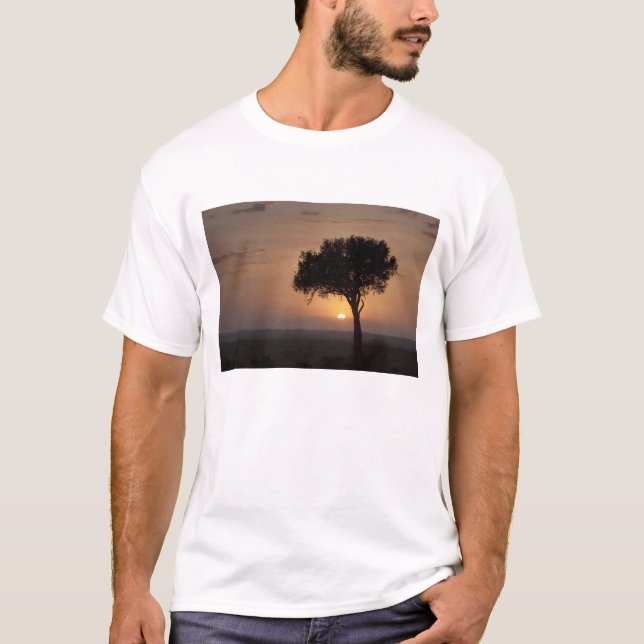 Silhouette of tree on plain, Masai Mara 2 T-Shirt (Front)