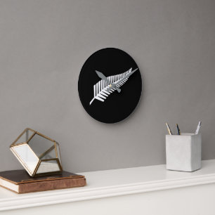 Silver fern flag (NZ) Round Clock