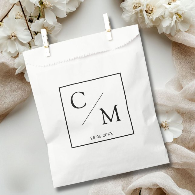 Simple and elegant monogram  favour bags (Simple and elegant monogram favor bag)
