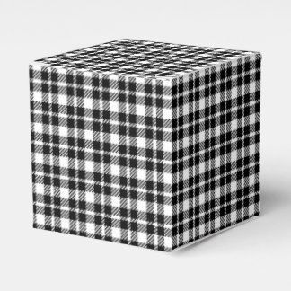 Simple black and white plaid gingham pattern favour box