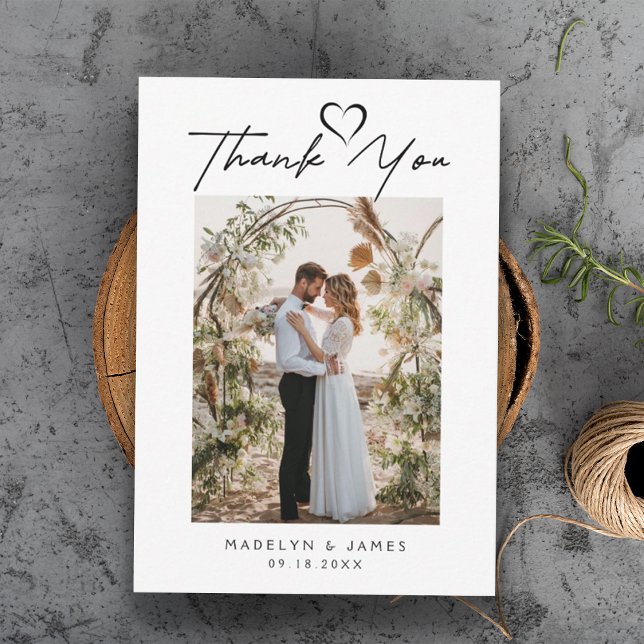 Simple Minimalist Script with Heart Wedding Photo Thank You Card (Simple Minimalist Script with Heart Wedding Photo Thank You Card
)
