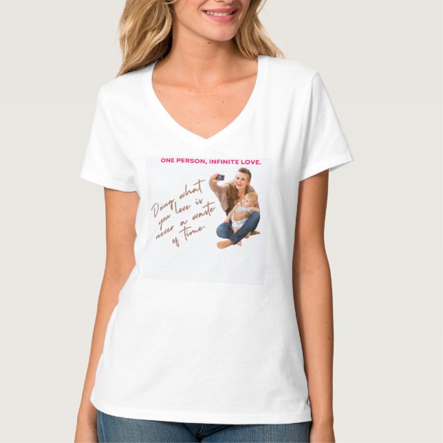 simple minimlist womenday T-Shirt (Front)