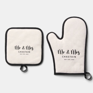 Simple Mr. & Mrs.   Wedding Monogram  Oven Mitt & Pot Holder Set