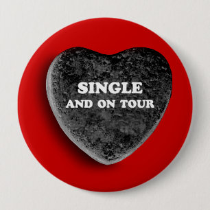 SINGLE AND ON TOUR 10 CM ROUND BADGE