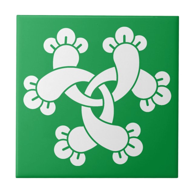 Six interlocking cloves tile (Front)